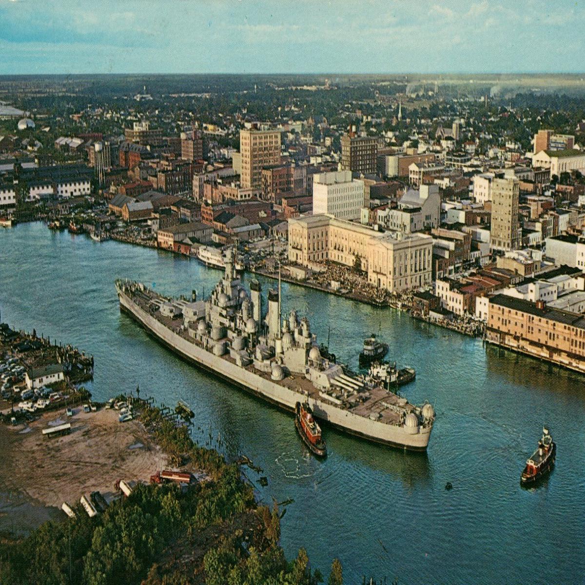 """USS North Carolina WWII """"Greatest Sea Weapon"""" NC P45531 Ship Militaria Postcard"""